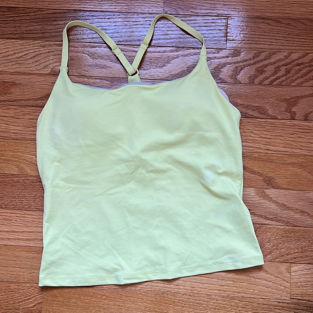 Like new move free tank from outdoor voices